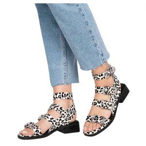 TOPSHOP Victory Strappy Buckle Sandal Animal Print Size 6